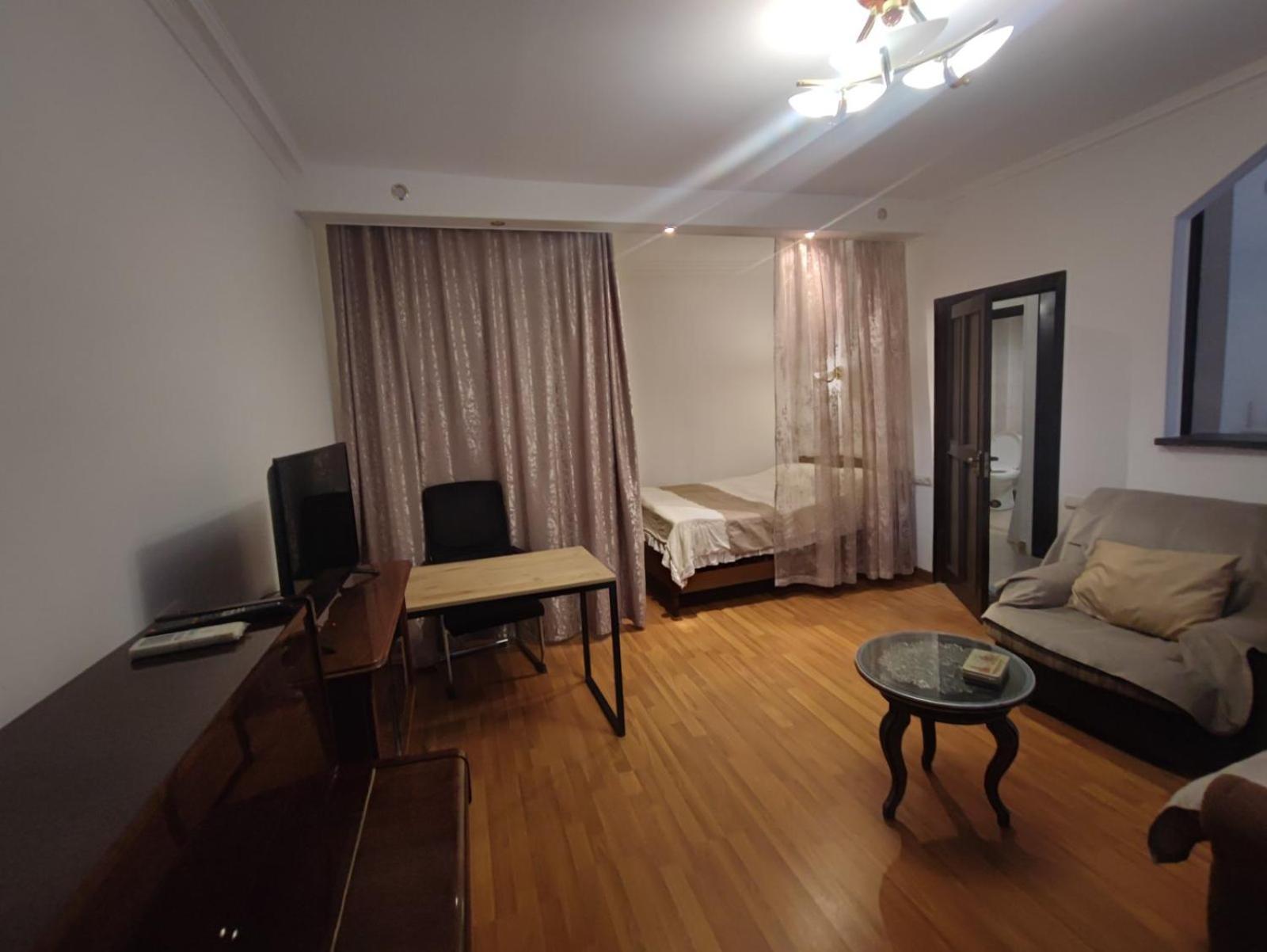 Apartments On Sayat-Nova 14 Yerevan Bagian luar foto