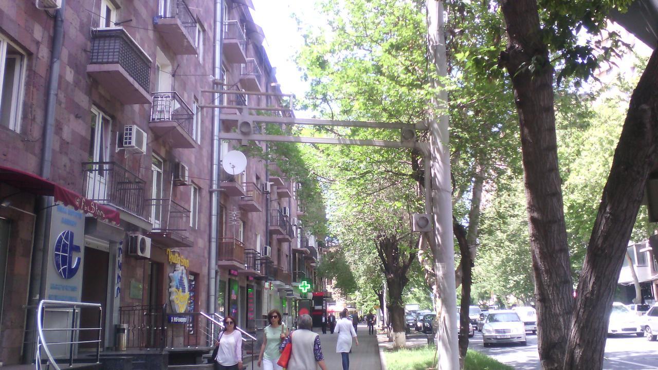 Apartments On Sayat-Nova 14 Yerevan Bagian luar foto