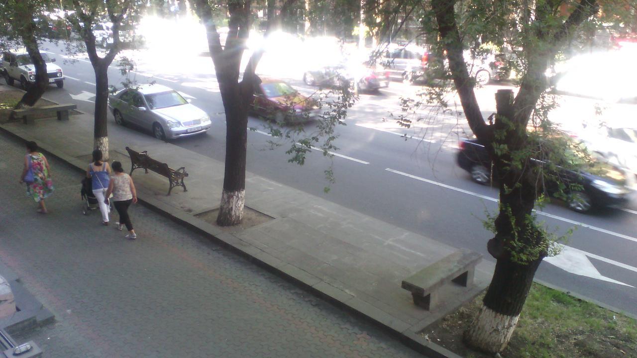 Apartments On Sayat-Nova 14 Yerevan Bagian luar foto